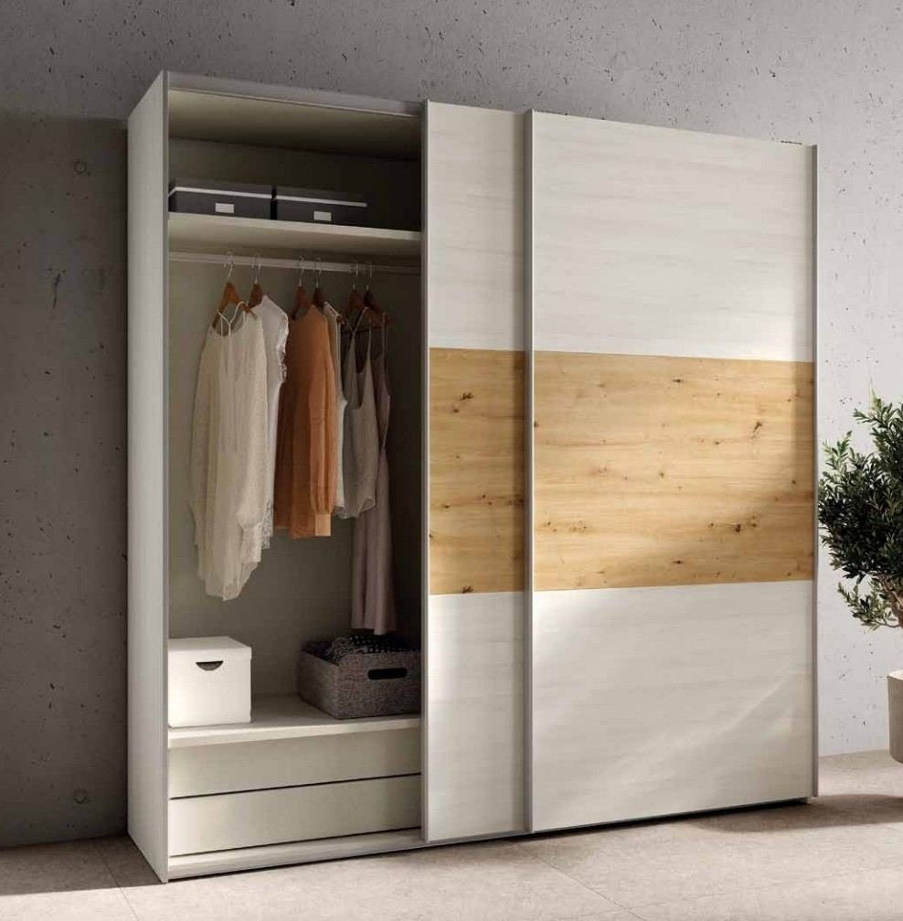 Armario de dormitorio con puertas correderas, disponible en Muebles Rekena